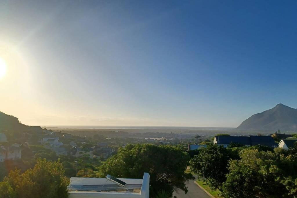 Sunset Haven: Mountain Views & Office Space Cape Town Exterior photo